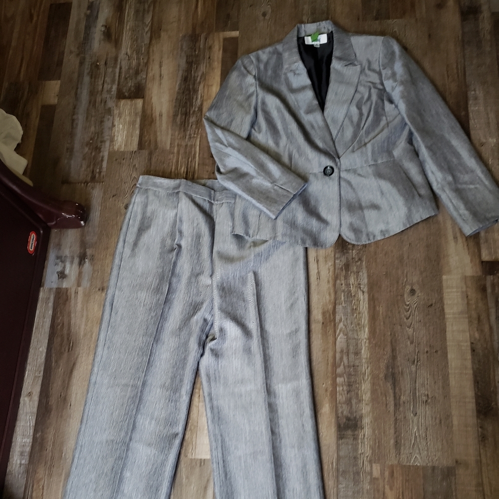 Le Suit single button suit